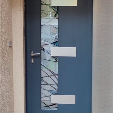 Fabrication et pose de portes en alu sur mesure, Millau, St Affrique, Lévézou, Rodez, Aveyron