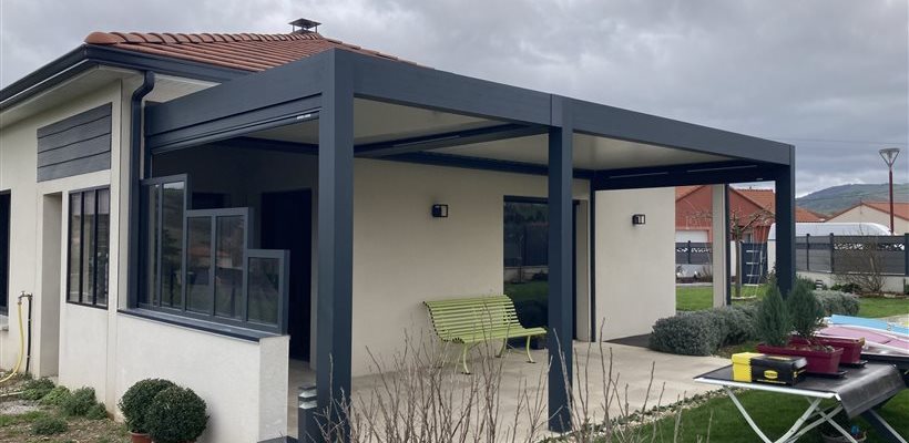 Pergola bio climatique fabriquée sur mesure en Alu - Grégory MAZET- Millau, Saint-Affrique, Lévézou, Aveyron