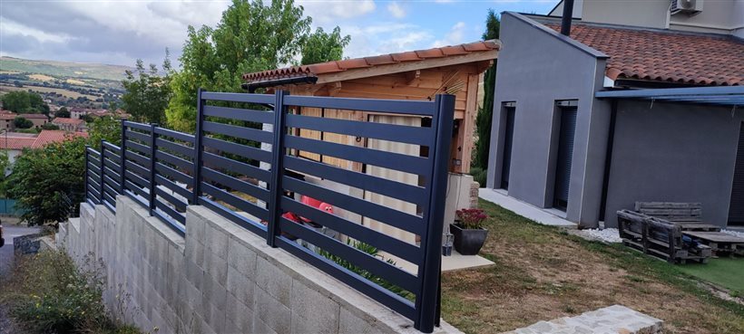 MAZET Grégory Fabrication et pose de menuiseries Alu et PVC sur mesure Millau Saint-Affrique Lévézou 
