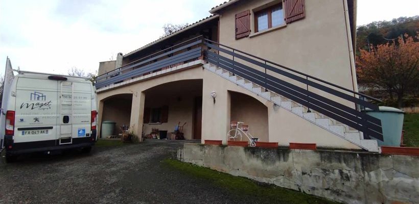 Garde-corps en aluminium fabriqué sur mesure Grégory MAZET Fabrication et pose de mensuieries en PVC et aluminium Millau Lévézou Saint-Affrique Aveyron