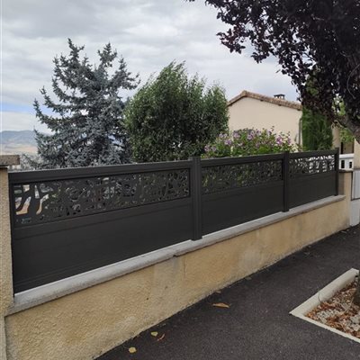 Fabrication et pose de clôtures en alu sur mesure, Millau, Saint-Affrique Lévézou Rodez Aveyron