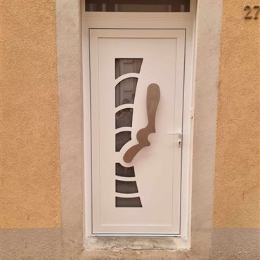 Fabrication et pose de portes en alu sur mesure, Millau, St Affrique, Lévézou,Aveyron
